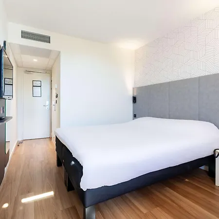 Hotel Ibis Est Mediterranee A9/a75 (adults Only) Béziers