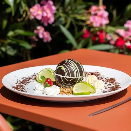 ホテル Ibis Est Mediterranee A9/a75 (adults Only)