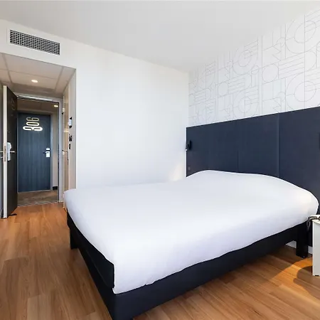 Hotel Ibis Est Mediterranee A9/a75 (adults Only) 3*