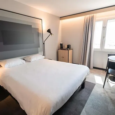 Hotel Ibis Est Mediterranee A9/a75 (adults Only)