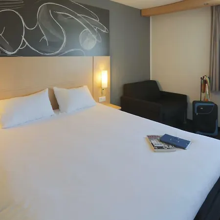 Hotel Ibis Est Mediterranee A9/a75 (adults Only)