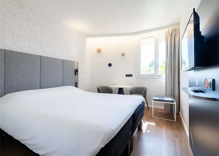 Отель Ibis Est Mediterranee A9/a75 (adults Only) 3*